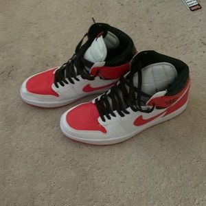 NEW - ONLY WORN TWICE